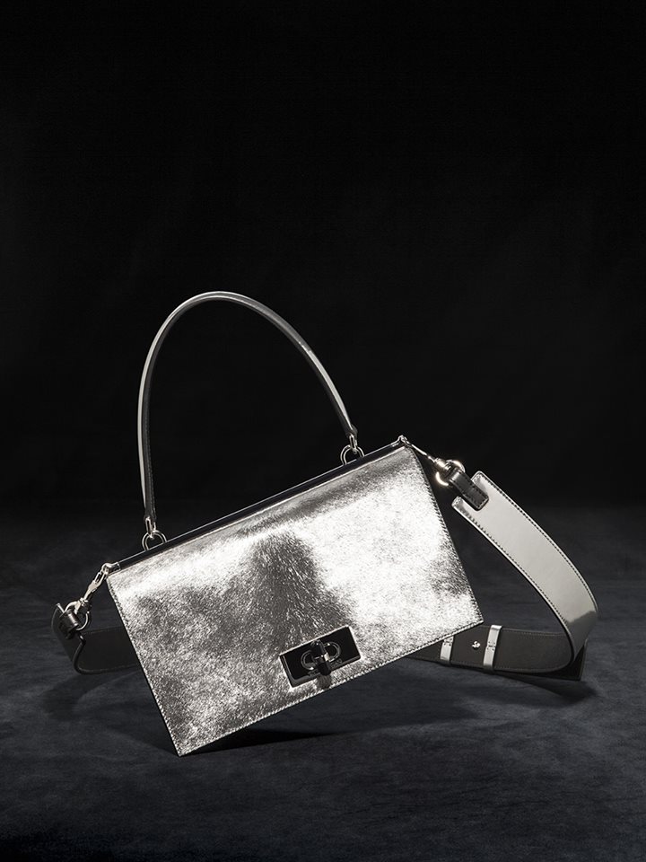 Borsa elegante Armani a tracolla color argento collezione inverno 2019