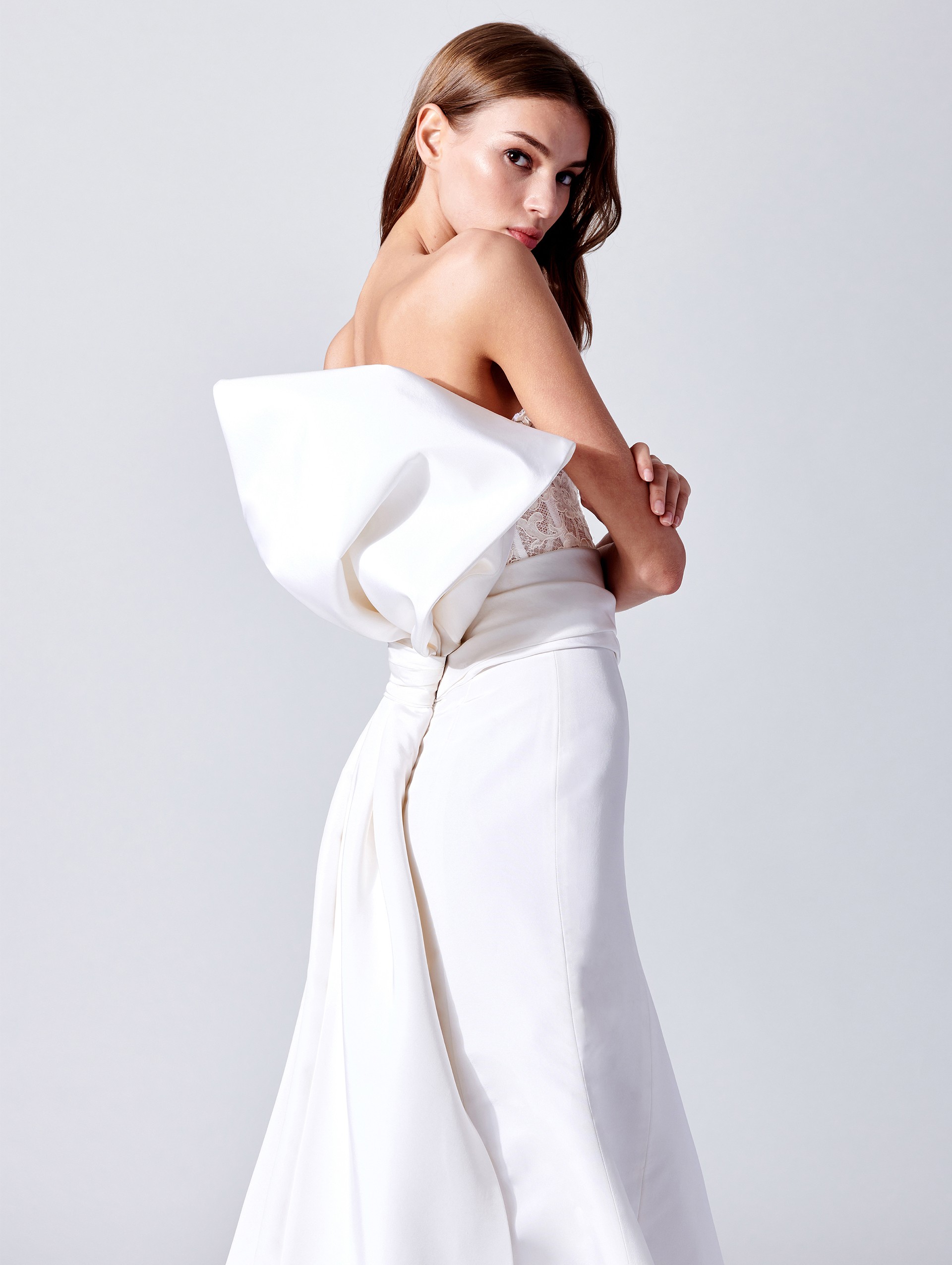 Abito da sposa con fiocco Oscar De La Renta collezione 2019