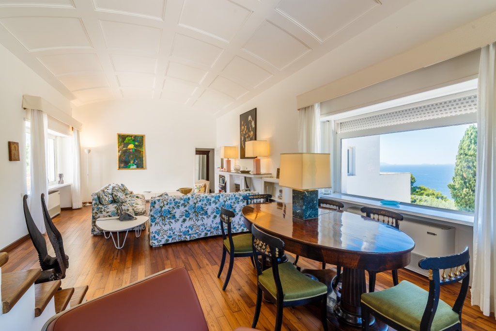 Gli interni della villa in cui visse Totò. Foto Lionard.it