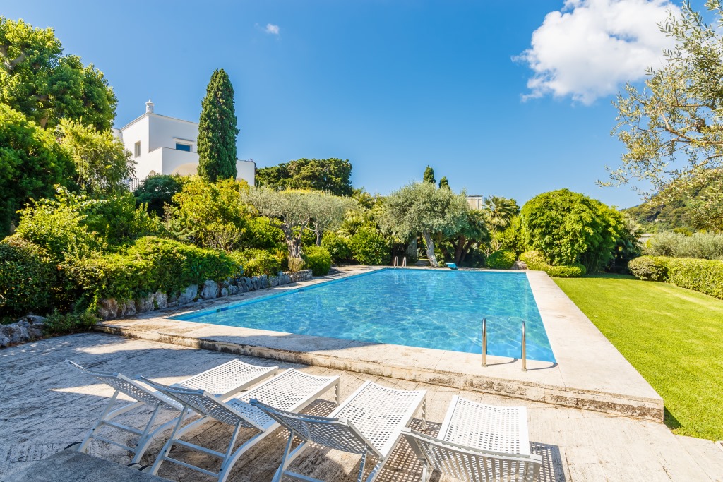 La piscina. Foto Lionard.it