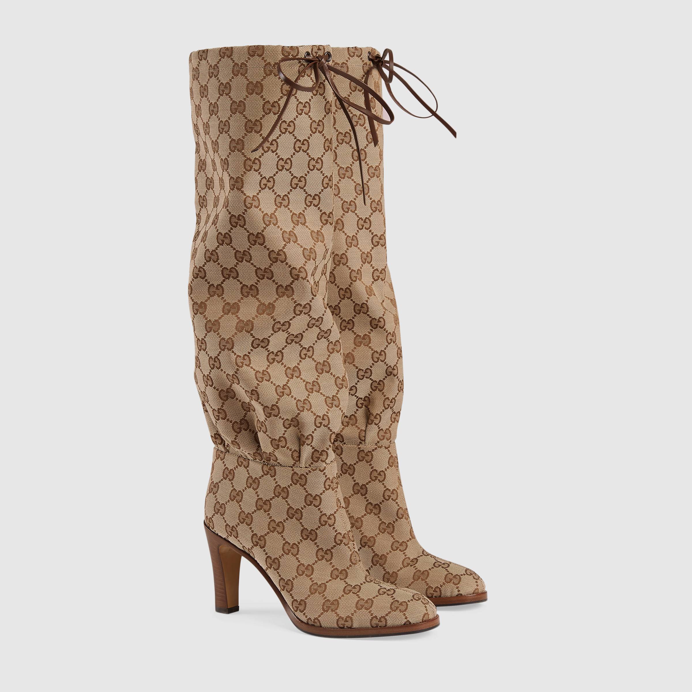 Stivali alti Gucci in tessuto GG a 980 euro autunno inverno 2018 2019