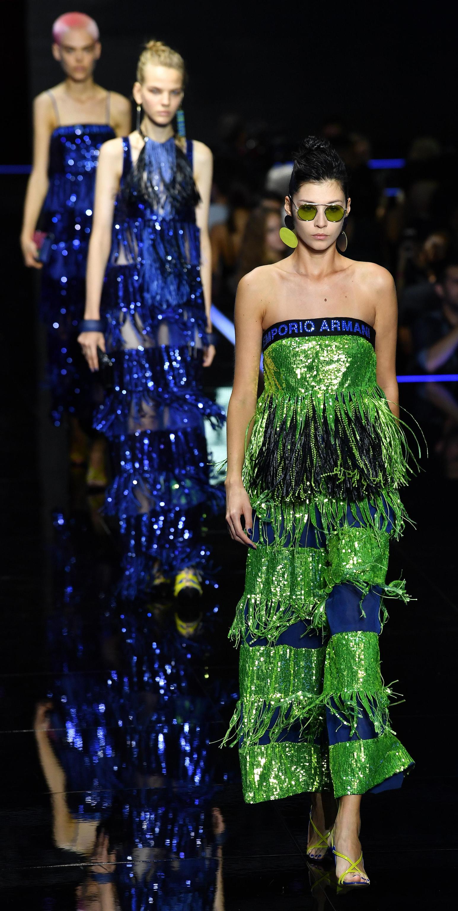 Abiti lunghi con piume Emporio Armani primavera 2019