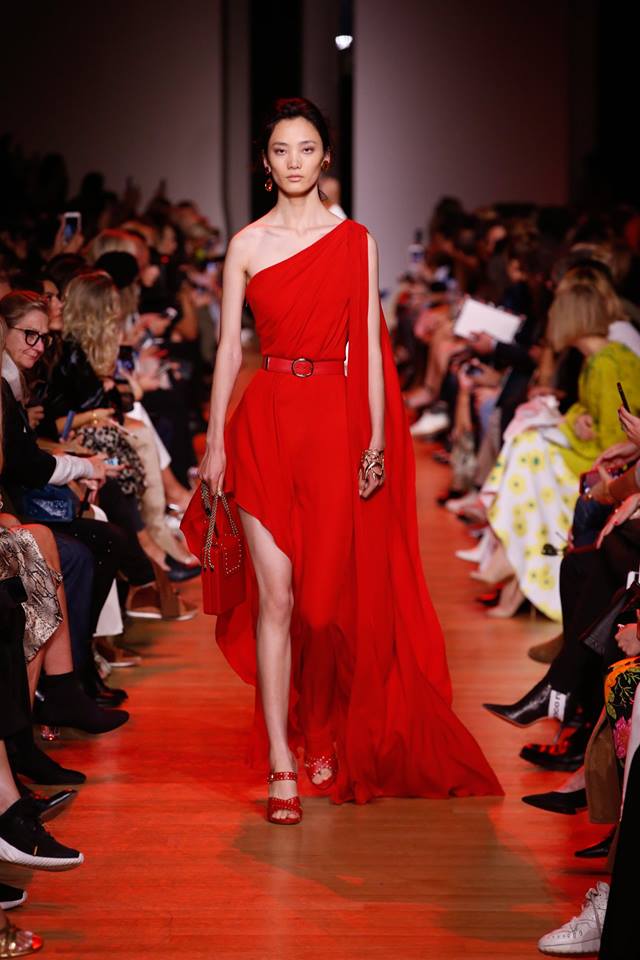 Abito da cerimonia rosso asimmetrico Elie Saab