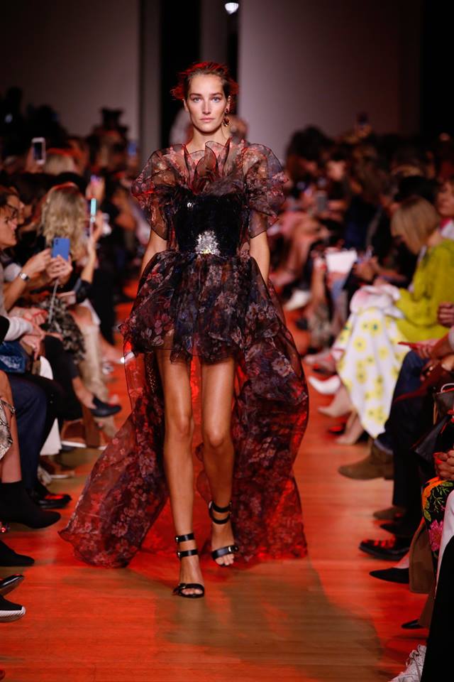Abito da sera corto davanti e lungo dietro Elie Saab primavera 2019