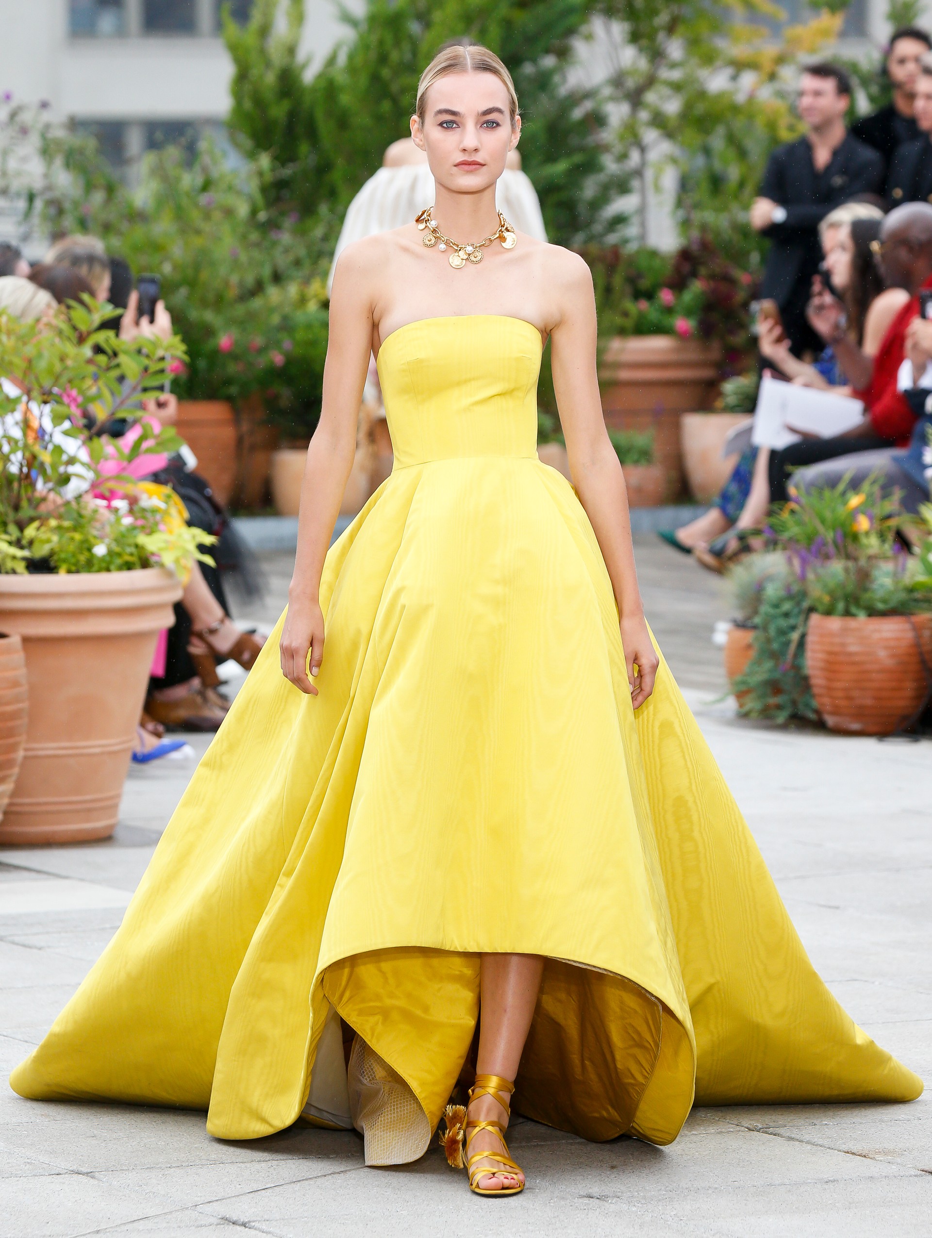 Abito da sera per la primavera Oscar De La Renta primavera 2019