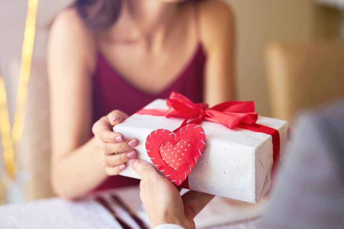 San Valentino: per impreziosire la festa tante idee regalo di classe per lui