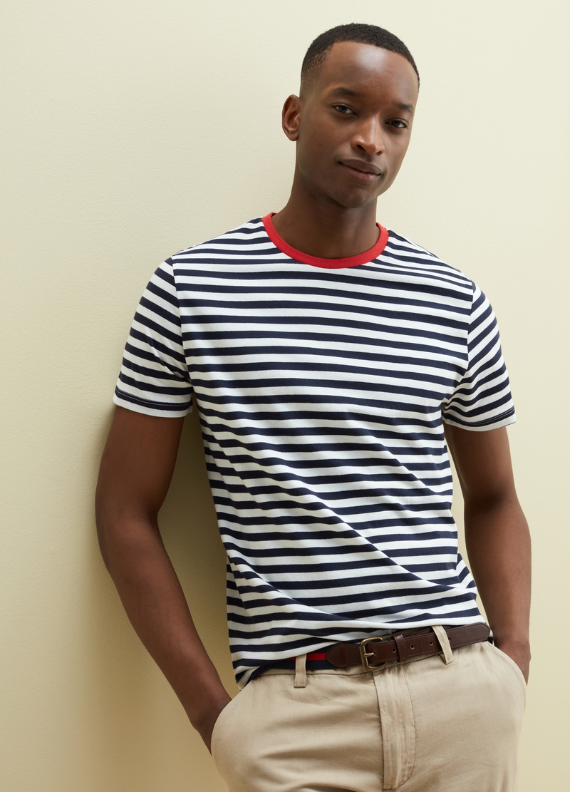 Galleria foto 'T-shirt a Righe Uomo: 10 magliette navy style che non puoi lasciarti sfuggire' - foto 12