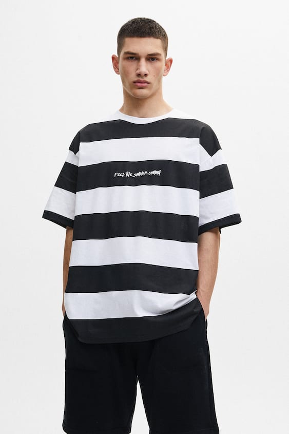 Galleria foto 'T-shirt a Righe Uomo: 10 magliette navy style che non puoi lasciarti sfuggire' - foto 2