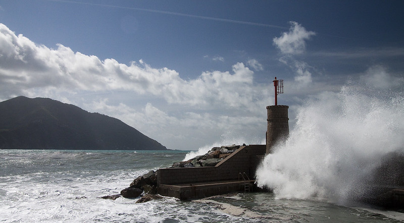 Galleria foto 'Paradisi del Surf: le 7 migliori Spiagge del Mondo per cavalcare l’onda!' - foto 2