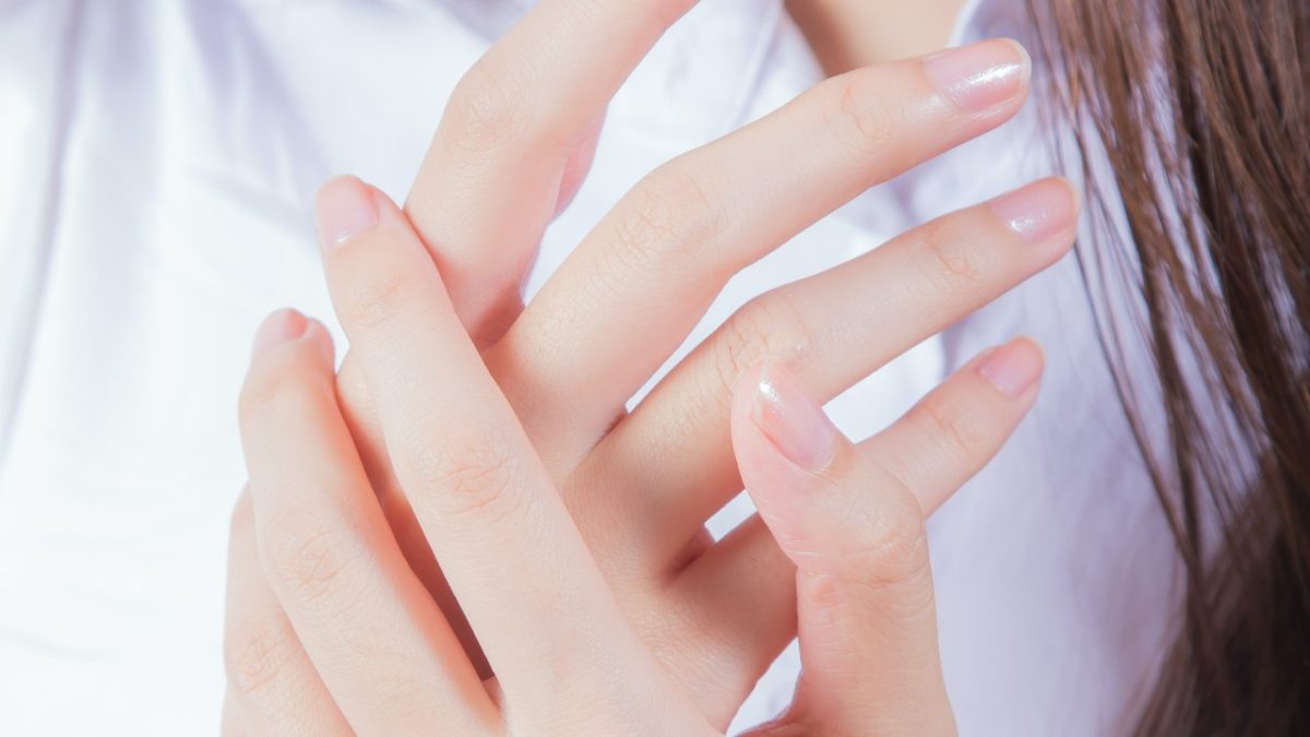 Mani di fata: gli 8 migliori prodotti per la manicure. Dall’idratazione allo smalto…