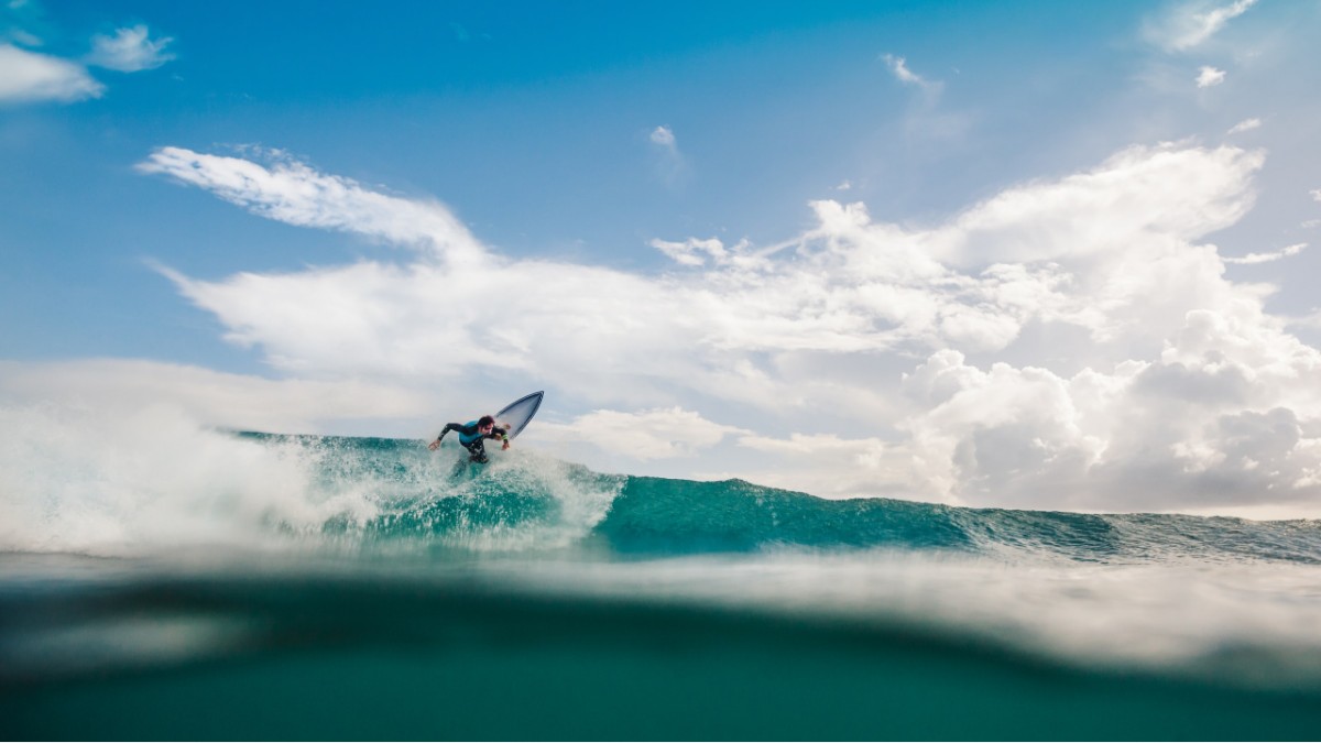 Paradisi del Surf: le 7 migliori Spiagge del Mondo per cavalcare l’onda!