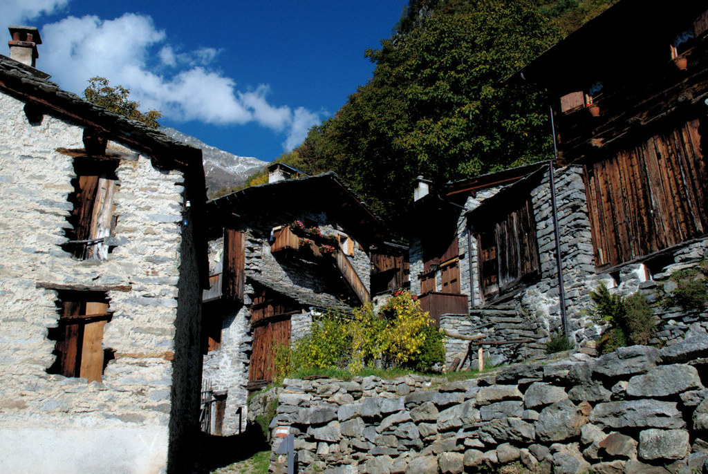 Galleria foto 'Città Fantasma d’Italia: 5 borghi abbandonati che ti lasceranno senza fiato!' - foto 2