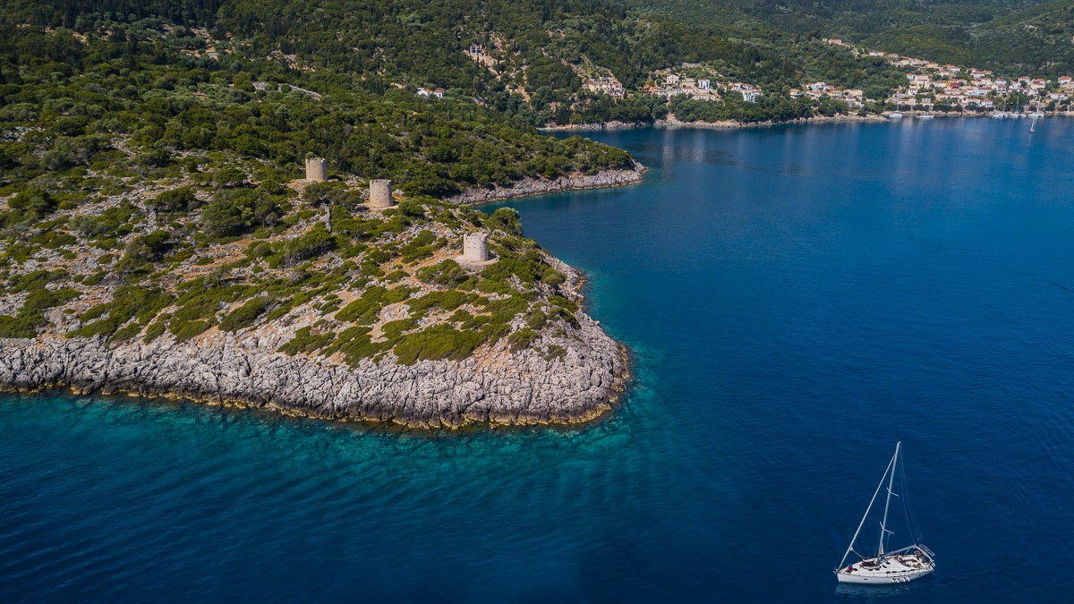 Galleria foto 'Navigare nel Mediterraneo d’Inverno: 3 mete perfette per la tua vacanza in Barca' - foto 1