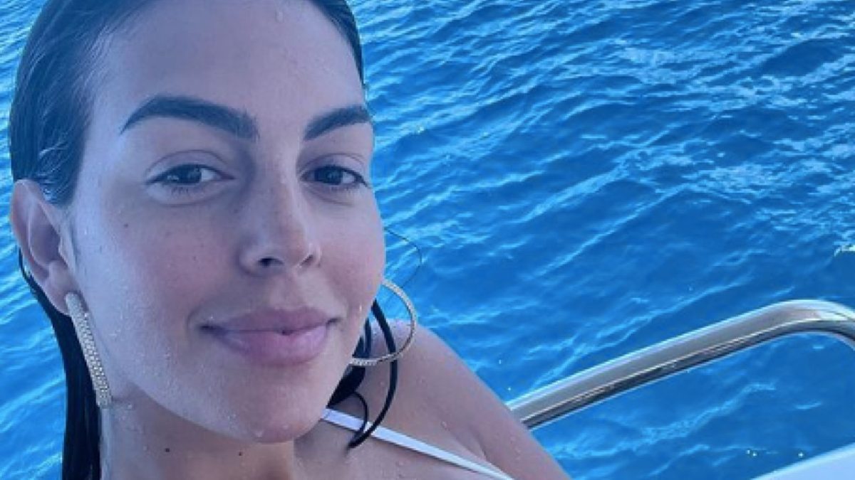 Venezia 79, Georgina Rodriguez sfoggia una mastodontica collana d’oro