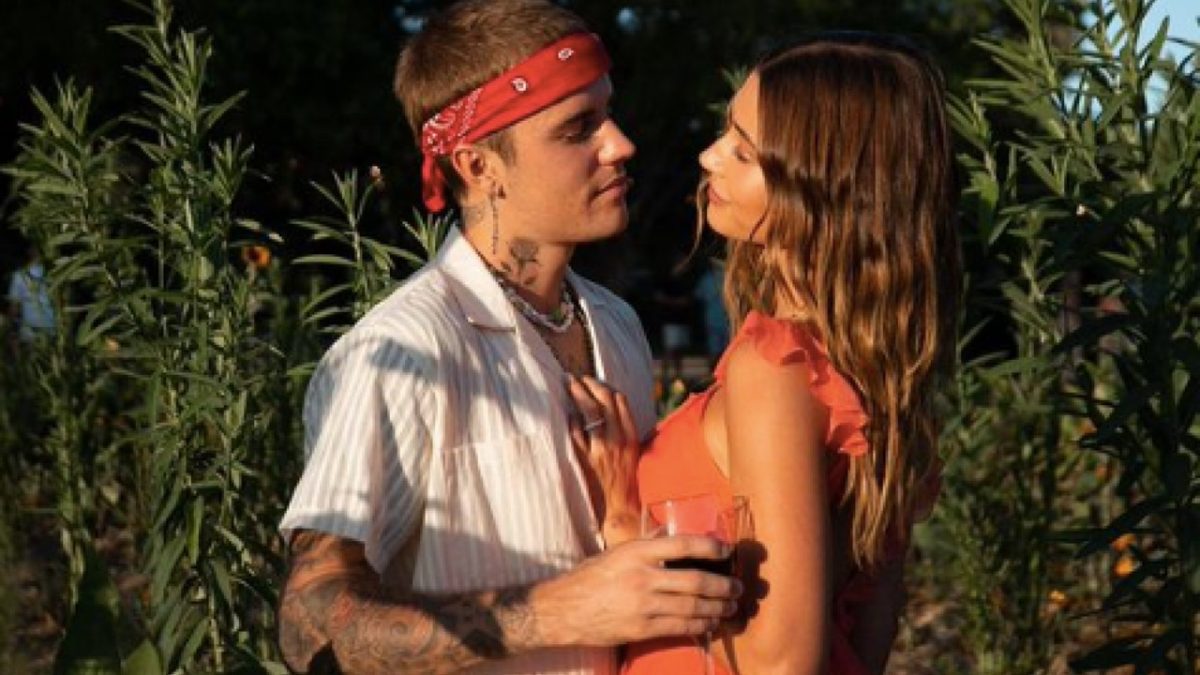 Hailey e Justin Bieber, bracciale Tiffany da 32mila dollari per l’anniversario