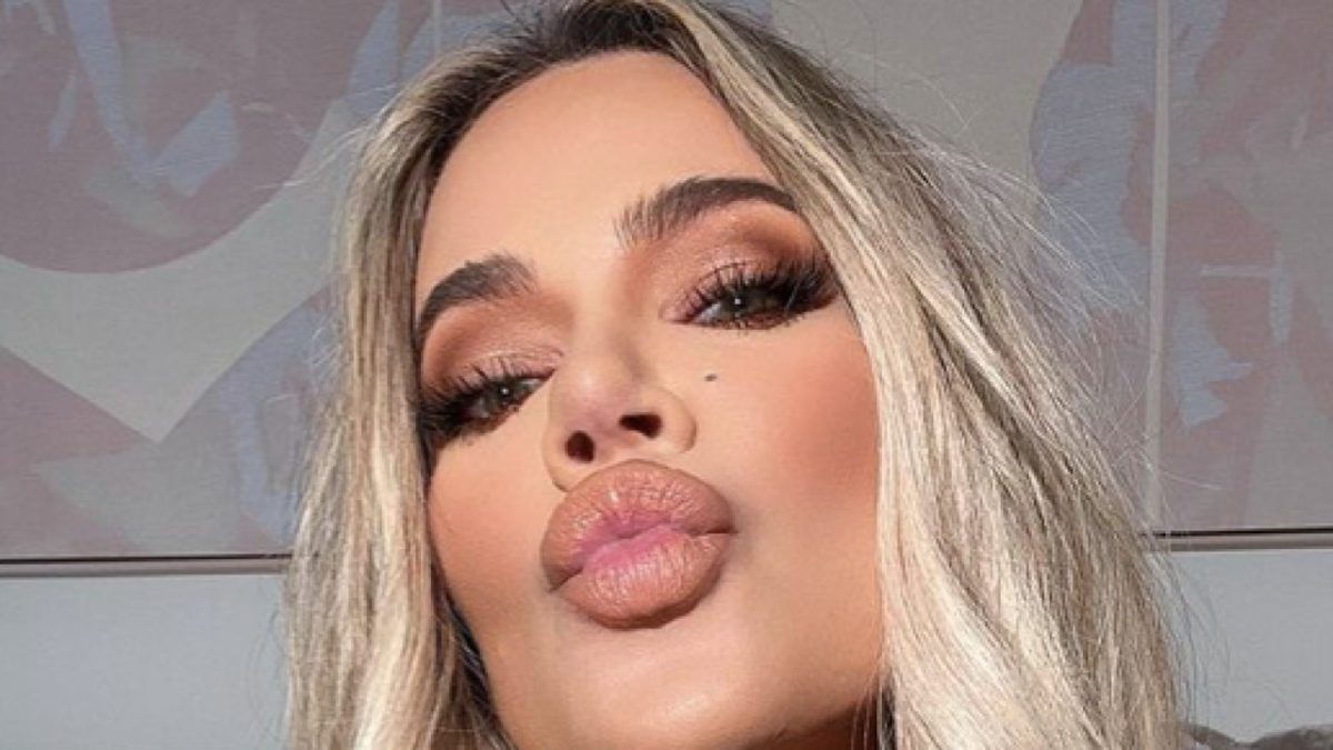 Khloé Kardashian citata per danni emotivi: la storia è assurda