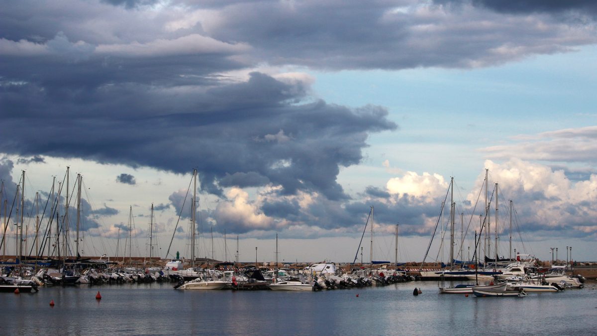 Navigare nel Mediterraneo d’Inverno: 3 mete perfette per la tua vacanza in Barca