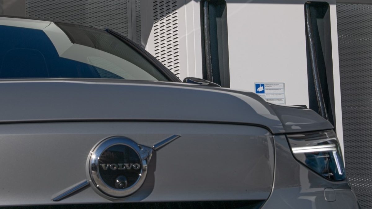 Volvo EX90: il nuovo SUV intelligente che non concede distrazioni!