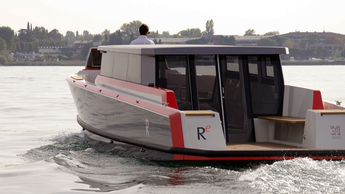 Galleria foto 'Barche Elettriche alla Mostra del Cinema di Venezia: Repower mobilità sostenibile al servizio della Biennale!' - foto 1