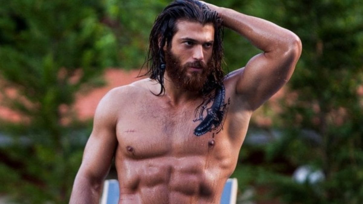 Can Yaman sempre più simile a Can Divit, ritorno alle origini