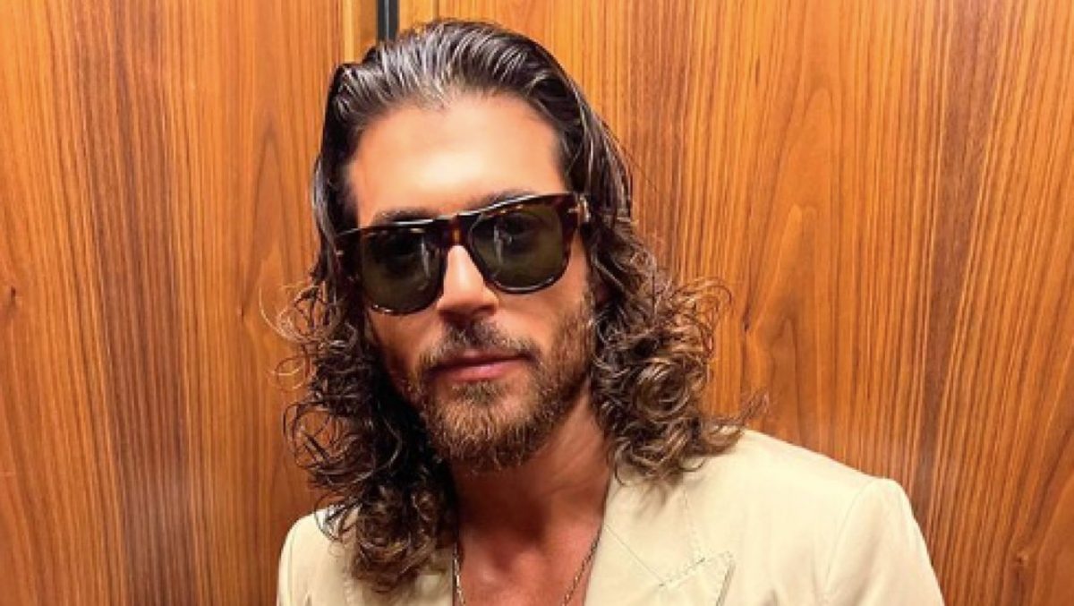 Can Yaman, sexy e malinconico a Budapest (FOTO)