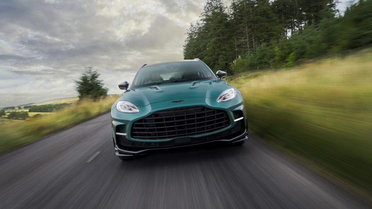 Galleria foto 'Il monologo sul Potere di Felicity Jones per la Campagna Aston Martin DBX 707' - foto 2
