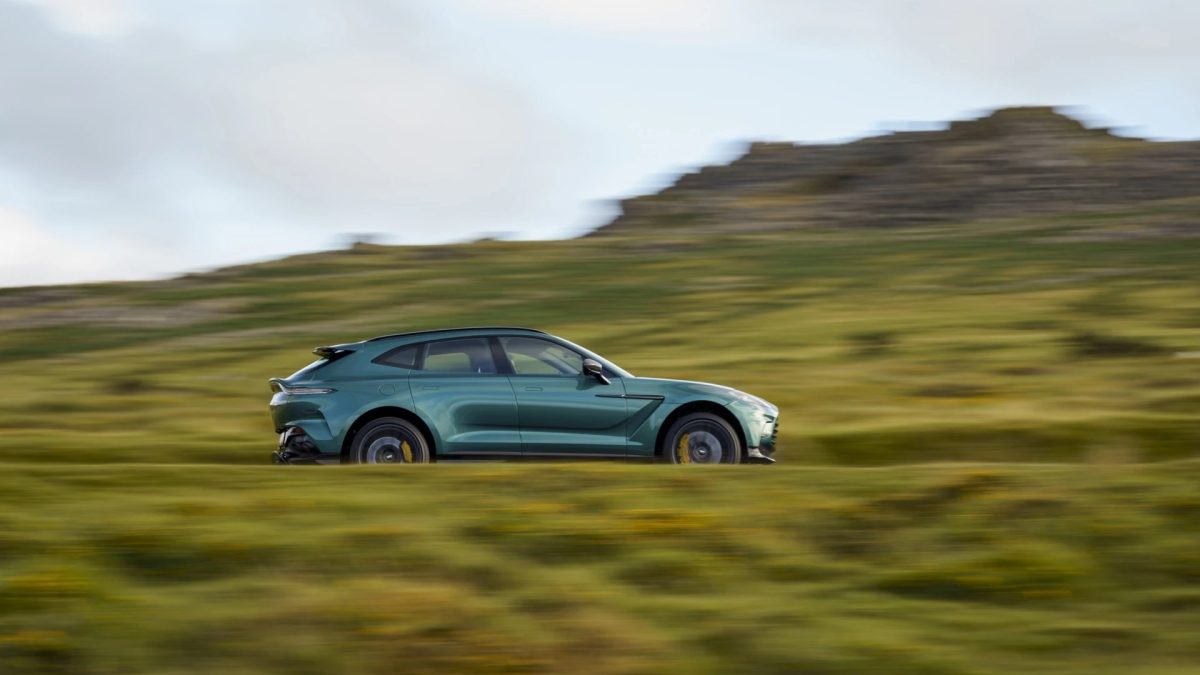 Galleria foto 'Il monologo sul Potere di Felicity Jones per la Campagna Aston Martin DBX 707' - foto 1