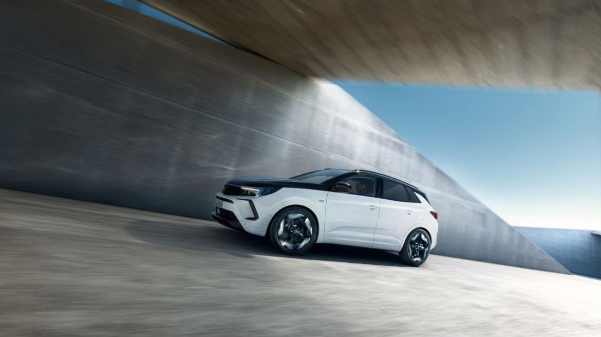 Grandland GSe: tutto sul nuovo SUV elettrico della Opel