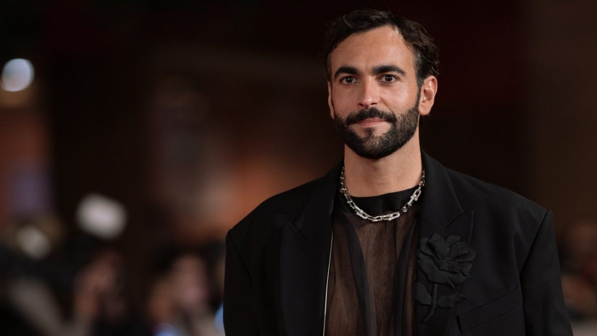 Marco Mengoni conquista il red carpet del Festival del Cinema di Roma