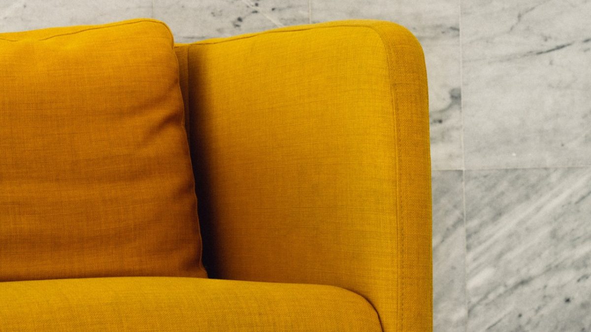Giallo Ocra, il trend dell’Autunno: 10 Mobili e Complementi nel colore più gettonato della stagione!