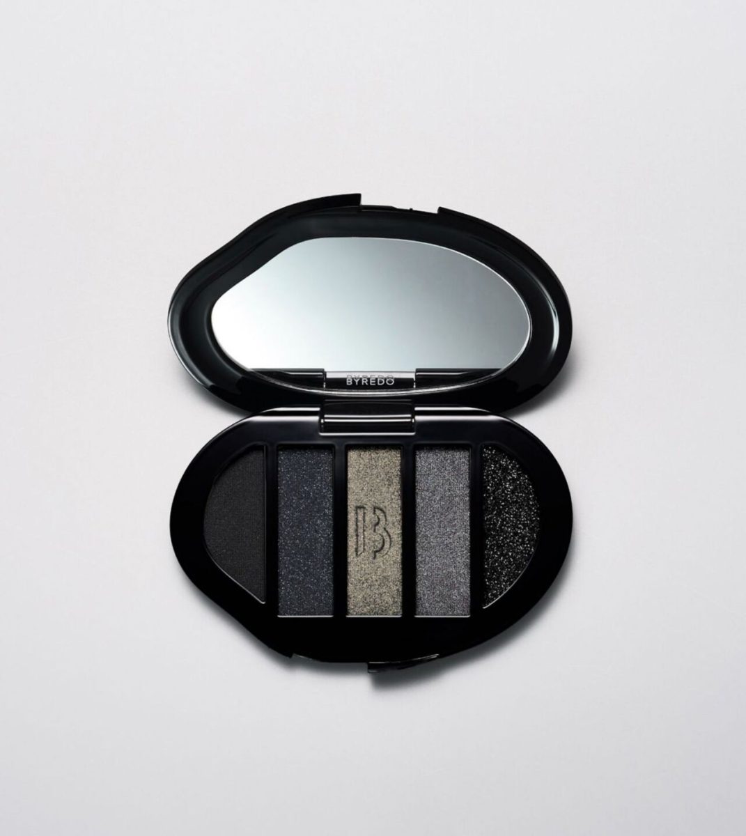 Galleria foto 'Make Up, come realizzare un look dark perfetto per la notte di Halloween: 5 prodotti imperdibili!' - foto 6