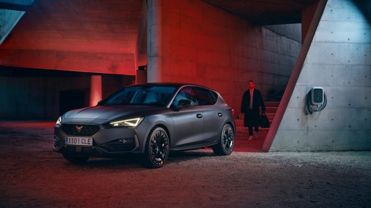 Cupra Leon, arrivano le versioni a benzina da 150 CV e 190 CV. Caratteristiche e Costi