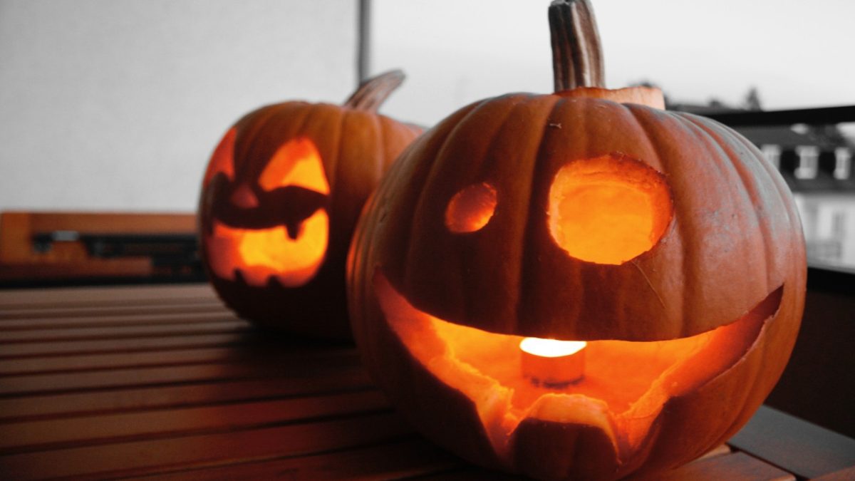 Come intagliare le Zucche per decorare Casa la notte di Halloween. Tutorial e idee da copiare!