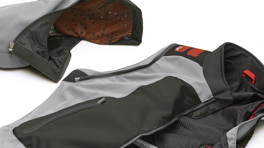 Galleria foto 'Tucano Urbano: 8 capi e accessori indispensabili per le due ruote' - foto 5