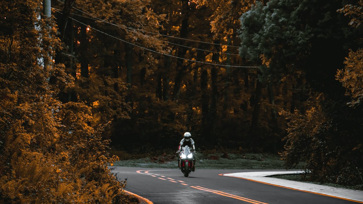 Viaggi in moto in Italia: 4 itinerari da sogno per godere dei colori dell’autunno