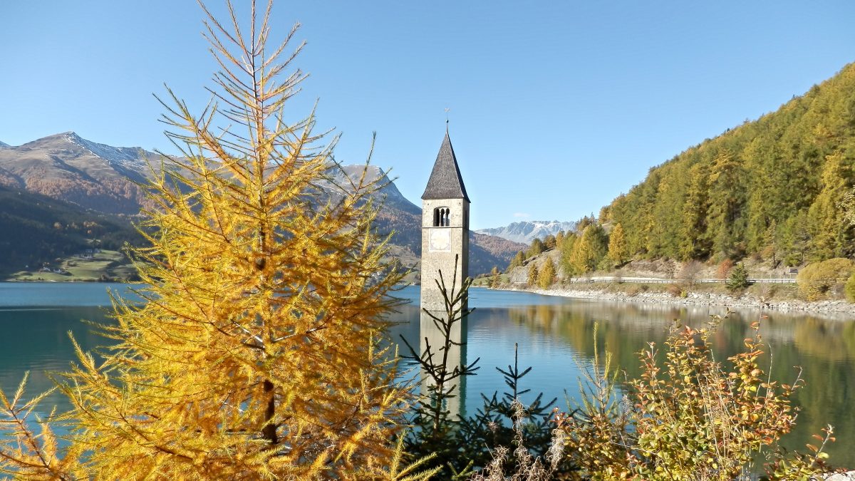 Galleria foto 'Viaggi in moto in Italia: 4 itinerari da sogno per godere dei colori dell’autunno' - foto 2