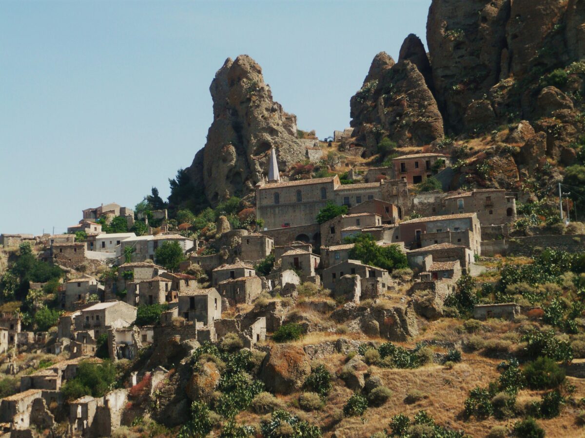 Galleria foto 'Borghi e Leggende: 6 luoghi d’Italia con una storia misteriosa e affascinante' - foto 5