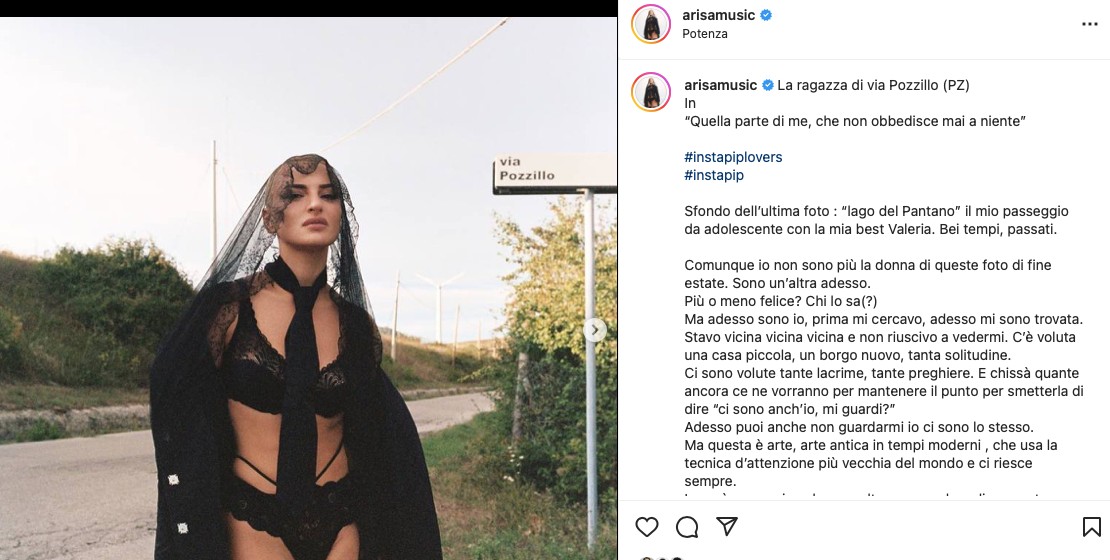 Galleria foto 'Arisa si spoglia su Instagram: le foto in intimo con pizzo e autoreggenti' - foto 2