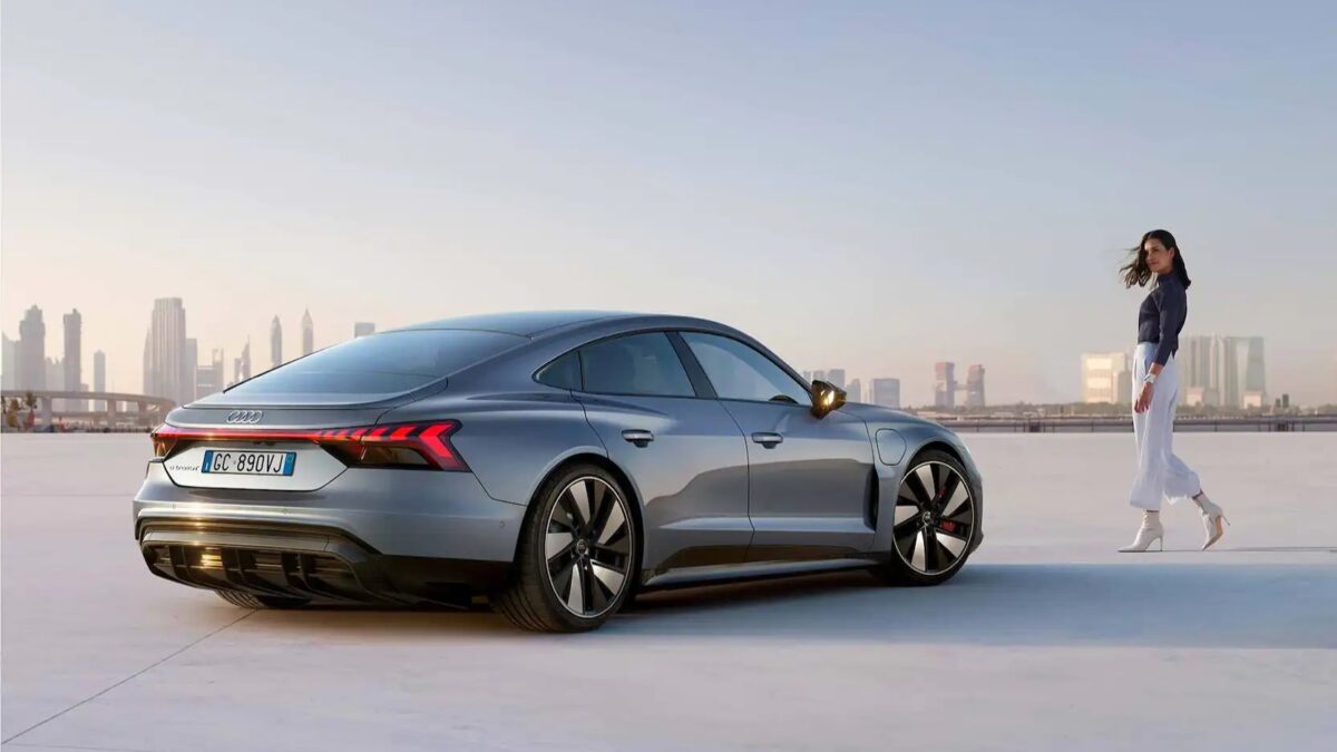 Galleria foto 'L’Elettrico a prova di Pista: le 5 Auto EV più sportive di tutte!' - foto 3