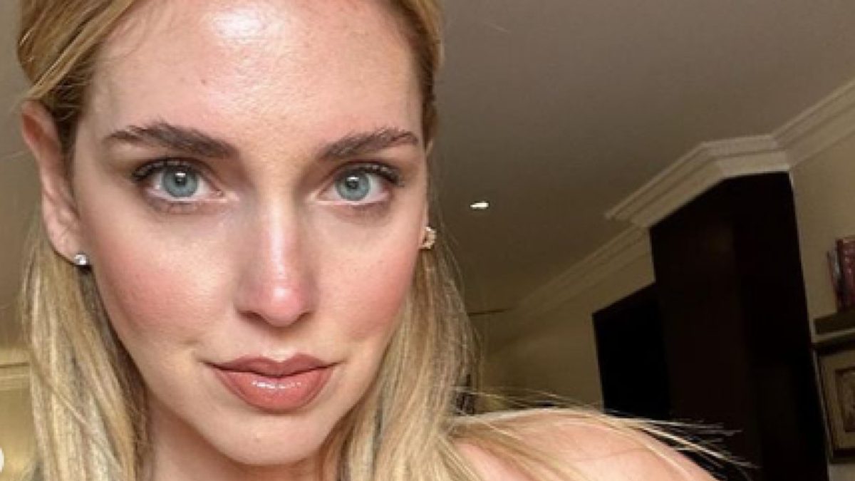 Chiara Ferragni sfoggia la giacca Gucci super lusso (FOTO)