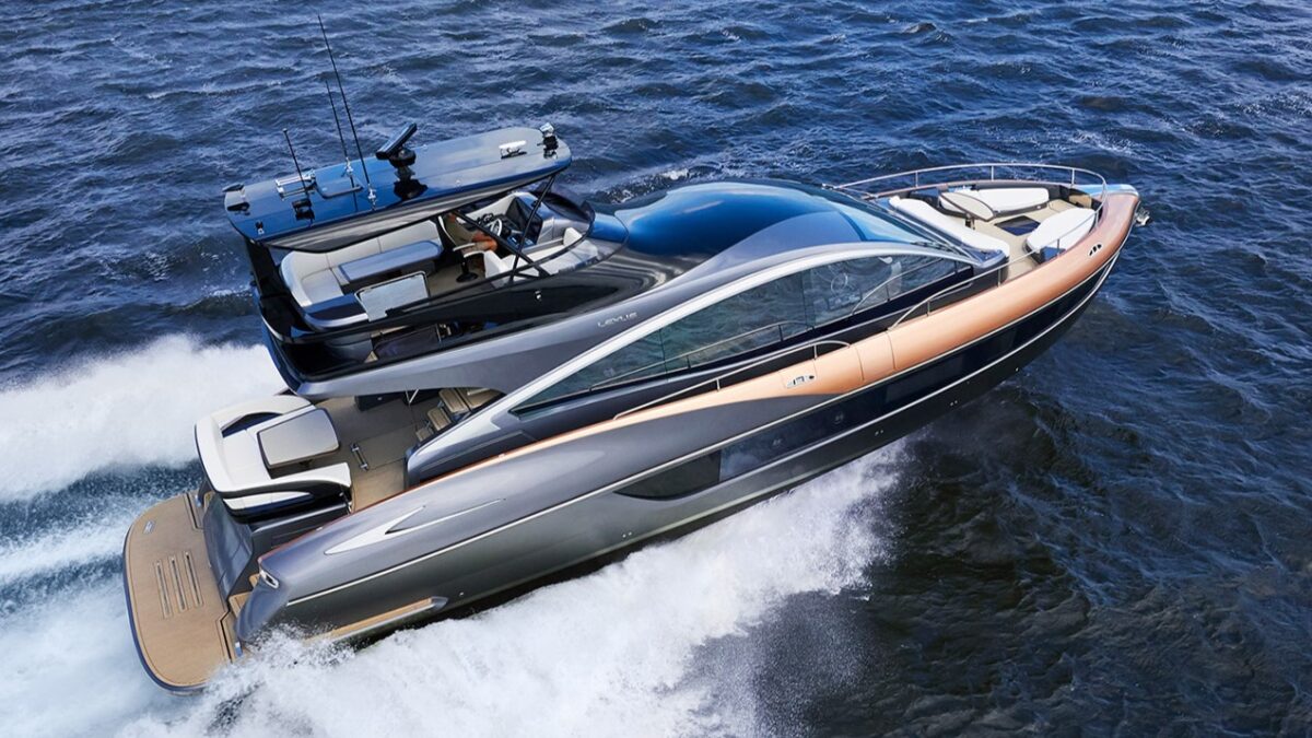 Galleria foto 'Dalle Supercar agli Yacht di Lusso: 3 Case automobilistiche che hanno imparato a navigare!' - foto 1