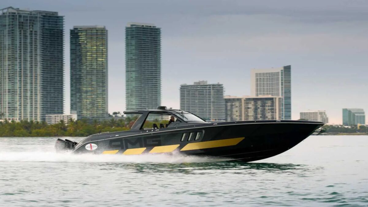 Galleria foto 'Dalle Supercar agli Yacht di Lusso: 3 Case automobilistiche che hanno imparato a navigare!' - foto 3