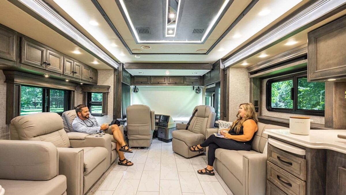 Galleria foto 'Tiffin Phaeton: 3 confort unici di una Motorhome Extra Lusso!' - foto 1