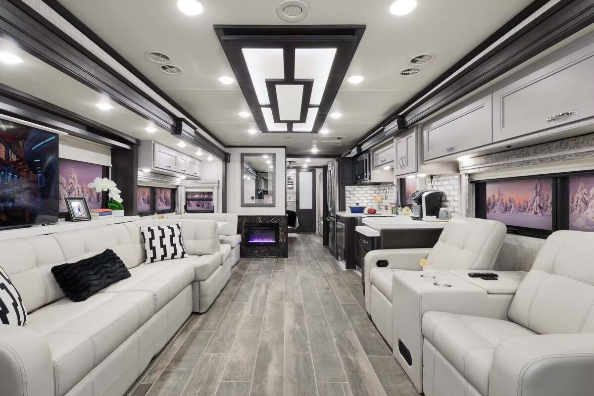 Galleria foto 'Thor Tuscany 45BX, la Mega Villa su ruote da oltre 600.000 Euro' - foto 2