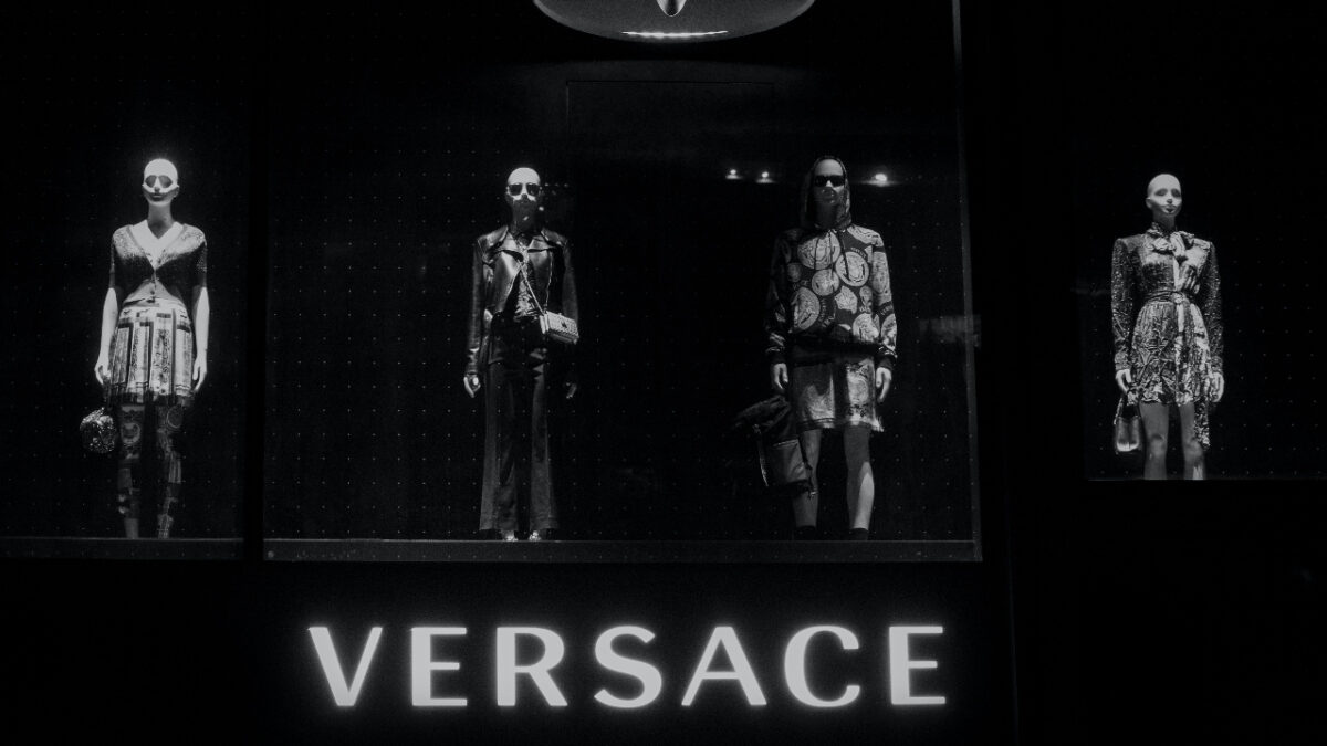 Very Versace: 6 accessori di Lusso per un regalo di Natale esclusivo