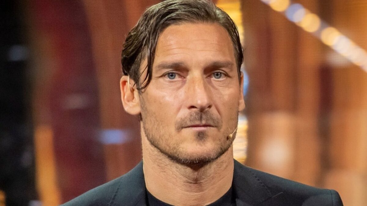 Totti regala a Noemi Bocchi un anello da 55 carati del valore di 300.000 euro!