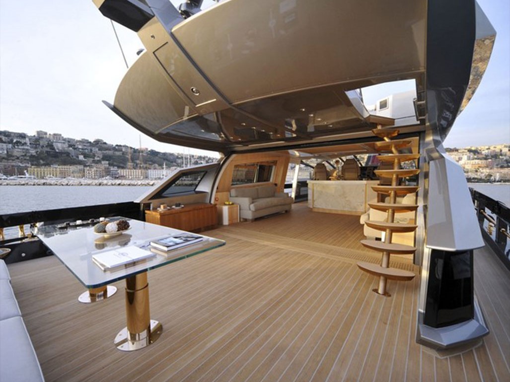 Galleria foto 'History Supreme: il Superyacht tutto d’oro da 4 Miliardi!' - foto 3