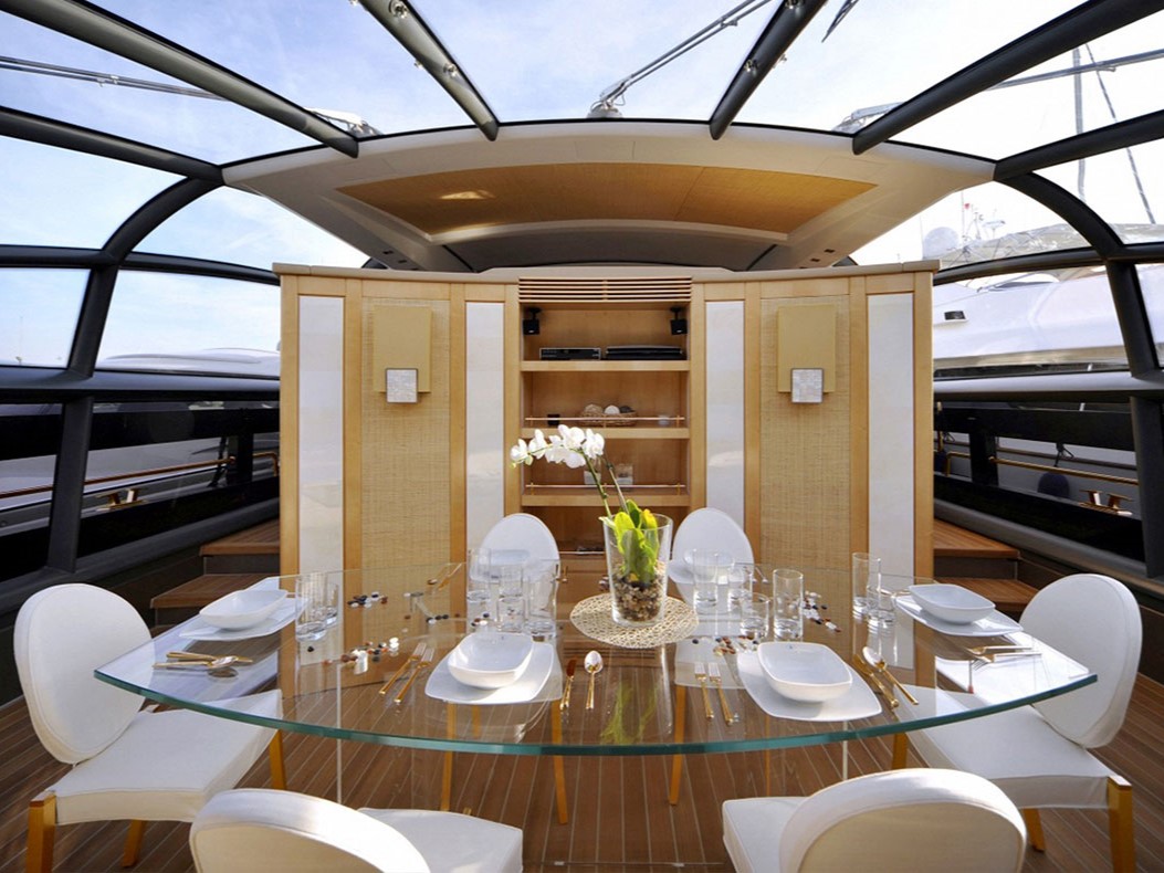 Galleria foto 'History Supreme: il Superyacht tutto d’oro da 4 Miliardi!' - foto 2