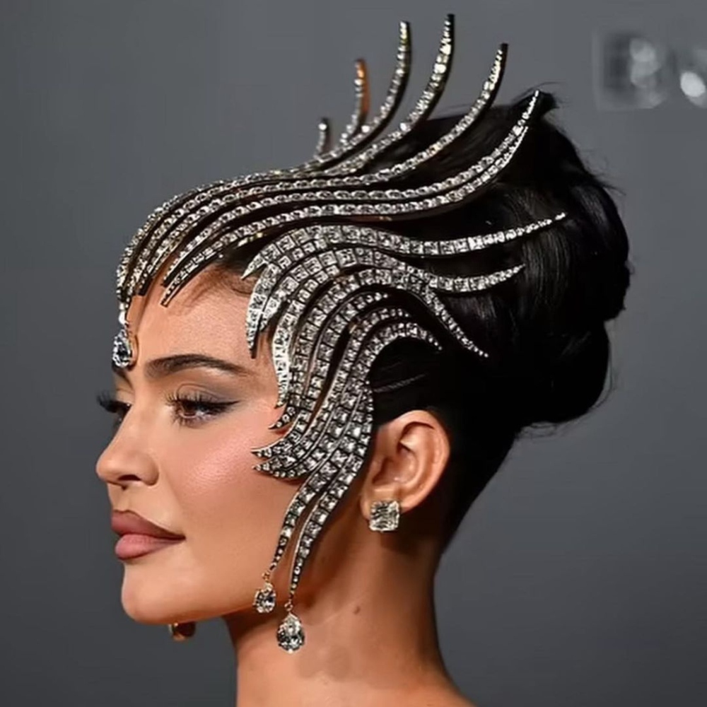 Galleria foto 'Kylie Jenner omaggia Thierry Mugler con una corona di diamanti' - foto 2