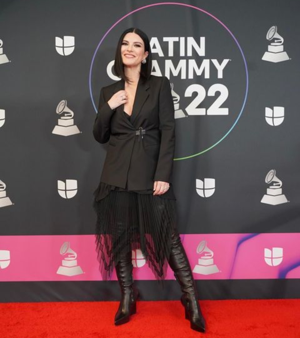 Galleria foto 'Laura Pausini incanta i Latin Grammy Awards 2022 in Givenchy' - foto 3